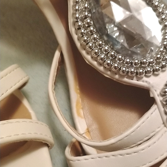 Forever Selected By Paula Abdul White Strappy Heels - Picture 9 of 12